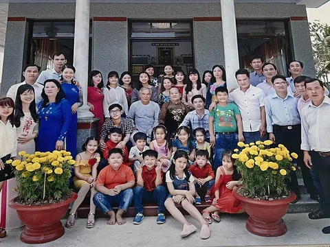 Cụ ông mê làm thiện nguyện và chuyện nuôi 18 người con, cháu thành tài