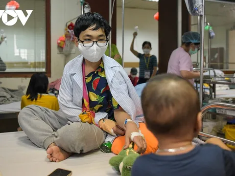 Những “chiến binh nhí” đón Tết ở bệnh viện