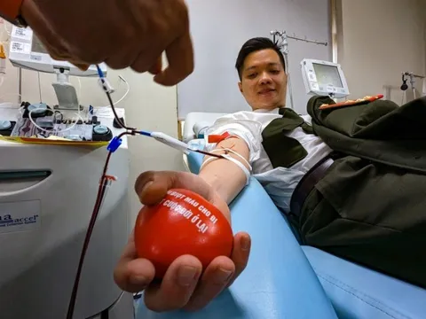 Thượng úy công an hiến máu cứu cháu bé 1 tuổi qua cơn nguy kịch