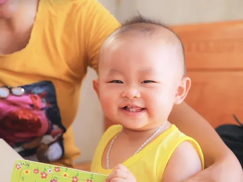 Xuân này khác hẳn xuân xưa, niềm vui dưới những mái nhà rộn tiếng trẻ thơ