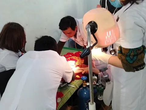 Kỳ tích: Cứu sống cháu bé bị đuối nước, đã ngưng tim