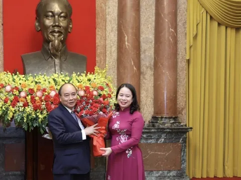 Nguyên Chủ tịch nước Nguyễn Xuân Phúc bàn giao công tác