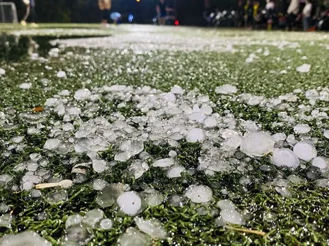 Điện Biên xảy ra tình trạng mưa đá, dông lốc bất thường gây ngập úng cục bộ