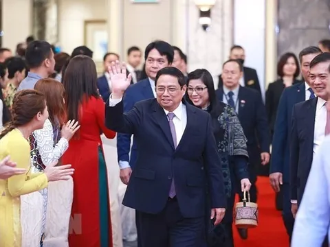 Thủ tướng gặp gỡ bà con cộng đồng người Việt Nam tại Singapore