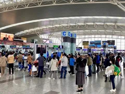 Bay quốc tế phục hồi, hành khách nên đến trước 3 giờ để check-in, hạn chế người thân đưa đón