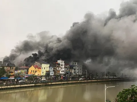 Hải Phòng: Chợ Tam bạc cháy lớn, thiệt hại lên tới trăm tỷ đồng