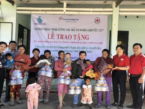 Ninh Thuận: Trao 504 hộp sữa dinh dưỡng cho trẻ em nghèo