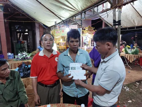 Hội Chữ thập đỏ Bình Phước: Thăm hỏi, hỗ trợ 2 cháu bé bị đuối nước tử vong