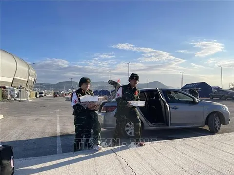 Dấu ấn 'chiến sĩ áo trắng' Việt Nam nơi tâm chấn động đất