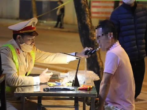 Người dân có quyền kiểm tra thiết bị đo nồng độ cồn và giám sát CSGT?