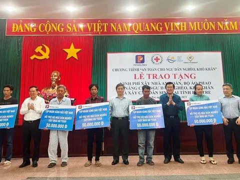 Bến Tre: Hỗ trợ 3,7 tỷ đồng cho ngư dân nghèo, khó khăn