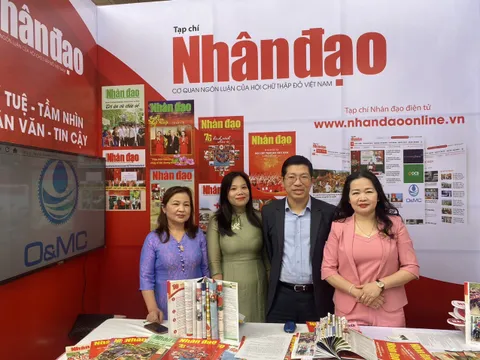 Hội Báo toàn quốc 2023: Tạp chí Nhân đạo rực rỡ giữa rừng hoa