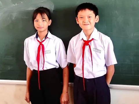 Hai học sinh lớp 5 ở Đồng Nai nhặt được hơn 100 triệu, trả lại người mất