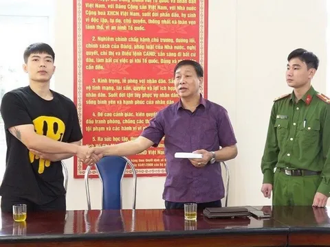 Chàng trai trả lại số tiền 99,5 triệu đồng cho người đánh rơi tại cây ATM