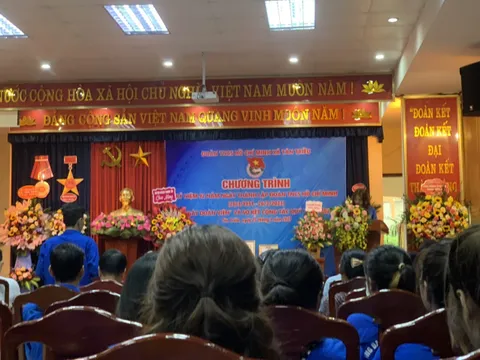 CLB Thiện nguyện Đồng Hành Việt: Trao quà cho trẻ em khuyết tật, người già, chế độ chính sách trên địa bàn xã Tân Triều