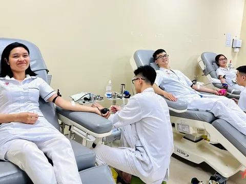 Tuổi trẻ Viện lâm sàng các bệnh truyền nhiễm hiến máu tình nguyện