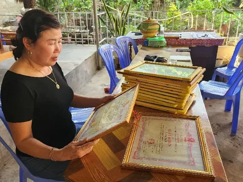 Người phụ nữ rời nhà lúc nửa đêm, đi cứu người xa lạ