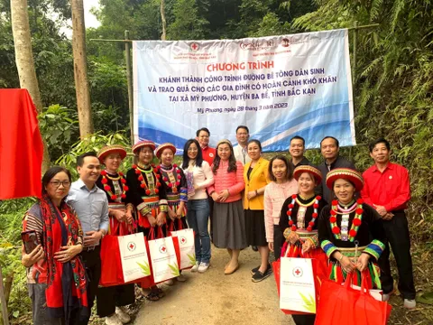 Hội Chữ thập đỏ Hà Nội chia sẻ khó khăn với người dân vùng cao