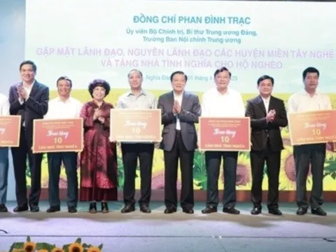 Hỗ trợ xây dựng 110 nhà cho người nghèo ở các địa phương miền núi Nghệ An