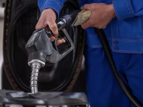 Từ 15h chiều ngày 3/4, giá xăng tăng nhẹ