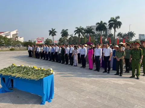 Dâng hương kỷ niệm 116 năm Ngày sinh Tổng Bí thư Lê Duẩn