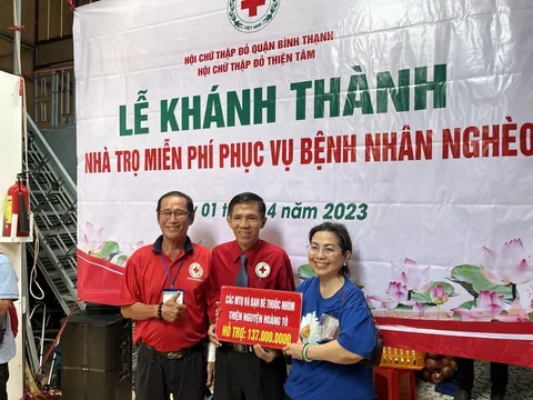 Mang yêu thương nâng đỡ yêu thương