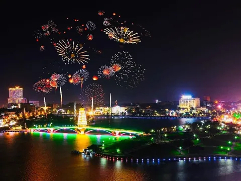 Phú Thọ bắn pháo hoa dịp Giỗ tổ Hùng Vương