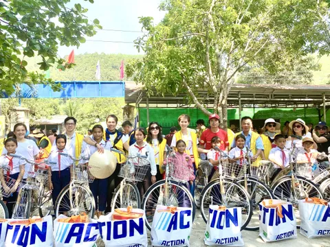 Khánh Hòa: Khám bệnh, cấp thuốc và tặng quà cho 700 lượt người có hoàn cảnh khó khăn