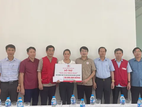 Thanh Hoá: Bàn giao nhà cho ngư dân nghèo, khó khăn