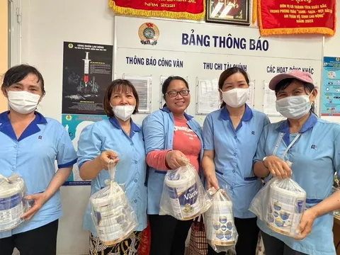 Bình Phước: Tặng 86 phần quà cho công nhân, người lao động nhân dịp “tháng công nhân” năm 2023