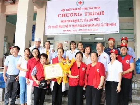 Tây Ninh: Tổ chức cấp phát thuốc, khám bệnh miễn phí cho người dân khó khăn