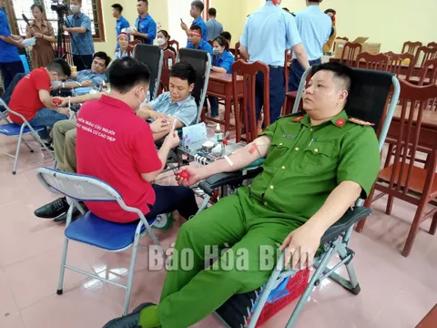 Hoà Bình: Gần 700 người tham gia hiến máu tại huyện Yên Thuỷ