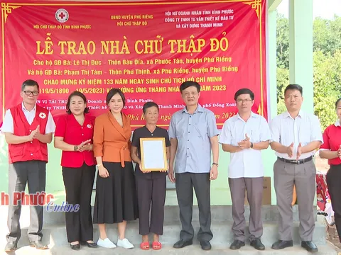 Bình Phước: Tặng 2 căn nhà Chữ thập đỏ cho hộ gia đình khó khăn tại huyện Phú Riềng