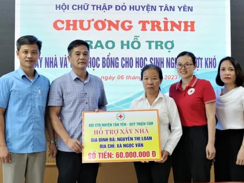 Bắc Giang: Trao kinh phí hỗ trợ hộ nghèo, học sinh hoàn cảnh khó khăn huyện Tân Yên