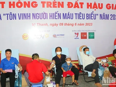 Hậu Giang: Tổ chức “Hành trình đỏ” lần thứ 4 và tôn vinh gần 200 cá nhân, gia đình hiến máu tiêu biểu