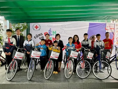 Lâm Đồng: Trao tặng 70 chiếc xe đạp cho học sinh nghèo hiếu học