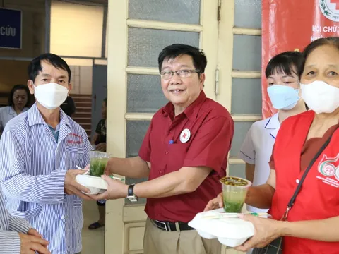 Hà Nội: Sôi nổi các hoạt động nhân đạo, hỗ trợ hoàn những cảnh khó khăn