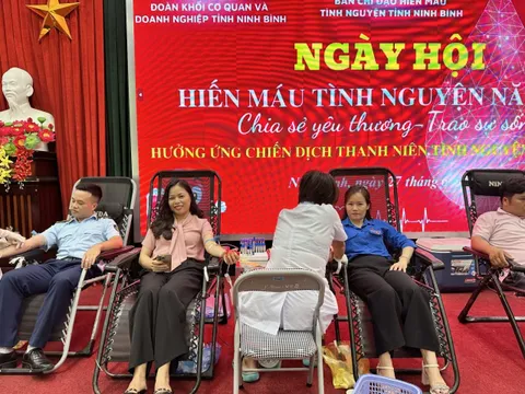 Hiến máu cứu người là niềm vui và trách nhiệm của tuổi trẻ Khối Cơ quan và Doanh nghiệp tỉnh Ninh Bình
