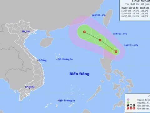 Áp thấp nhiệt đới gần biển Đông, giật cấp 8