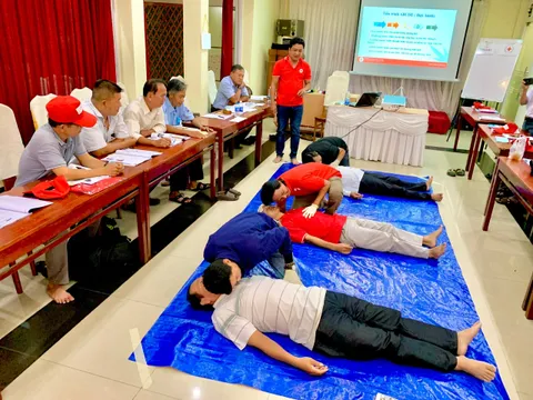 Hội Chữ thập đỏ tỉnh An Giang tổ chức tập huấn sơ cấp cứu cho tài xế xe chuyển bệnh miễn phí