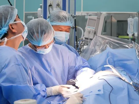 Một quân nhân được ghép thận thành công từ nguồn thận hiến của bố