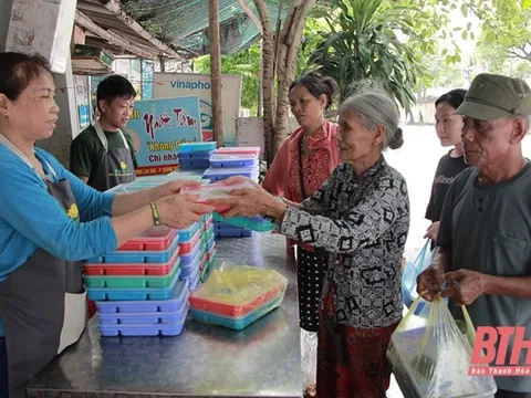 Suất cơm “0 đồng” lan tỏa yêu thương