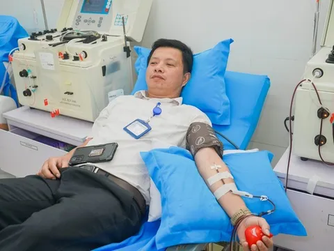 Cán bộ Y tế hiến máu cứu sản phụ giảm tiểu cầu vô căn