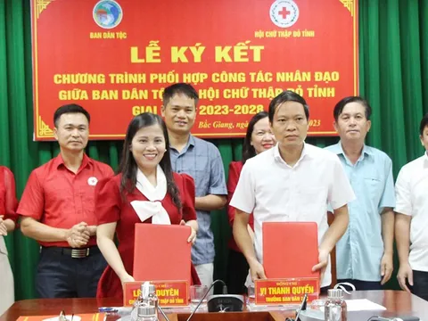 Hội Chữ thập đỏ tỉnh và Ban Dân tộc tỉnh ký kết chương trình phối hợp giai đoạn 2023-2028
