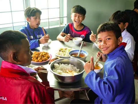 CHIN-SU tài trợ “Một triệu bữa cơm có thịt” cho trẻ vùng cao