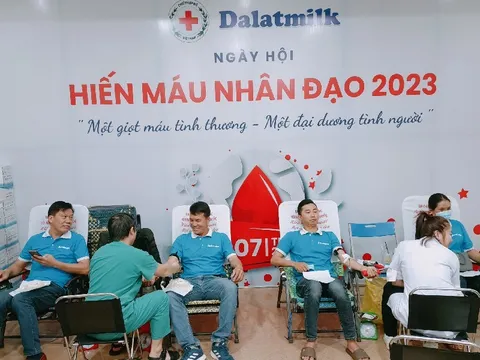 Cán bộ công ty cổ phần sữa Đà Lạt hiến tặng 118 đơn vị máu