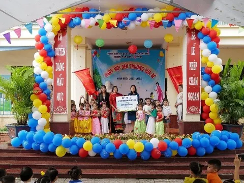 Vinamilk & Quỹ sữa cùng hơn 11.000 trẻ em khó khăn đón năm học mới