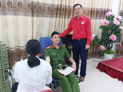 Ngày hội "Giọt hồng Công an Ninh Bình"