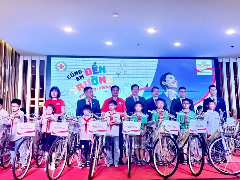 Cùng em tới trường