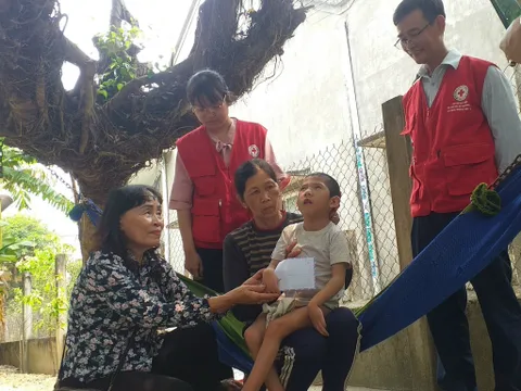 “Bà tiên” của những trẻ em nghèo khó